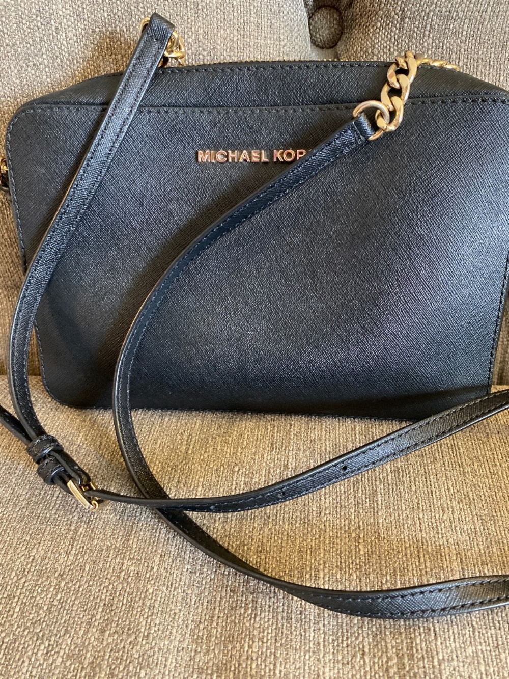 Like new Michel Kors jet set east west crossbody bag shoulder handbag